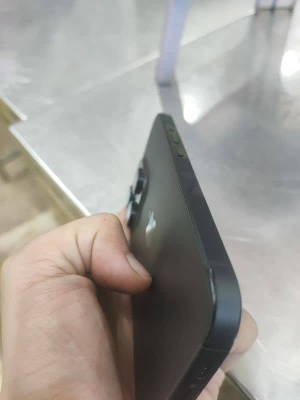 Iphone 16 pro _  512 GB JV Black colour 1