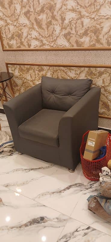 Rexian Single Sofa: Timeless Elegance 0