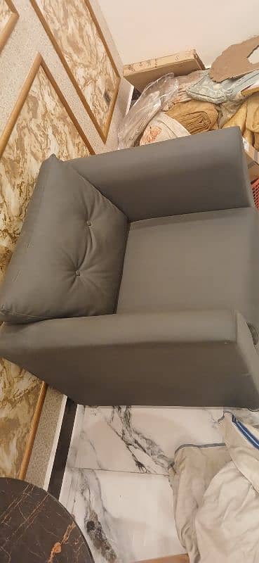 Rexian Single Sofa: Timeless Elegance 4