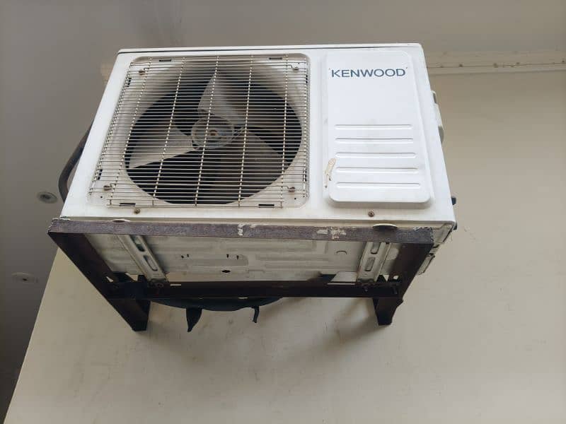 urgent sell Ac condition 10/10 price 80,000 call karee less ho jaye gi 2