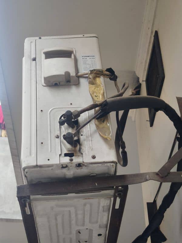 urgent sell Ac condition 10/10 price 80,000 call karee less ho jaye gi 3