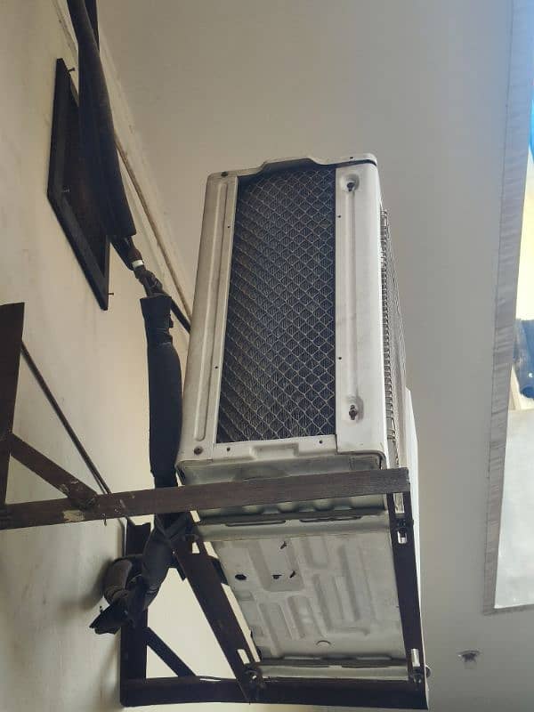 urgent sell Ac condition 10/10 price 80,000 call karee less ho jaye gi 4