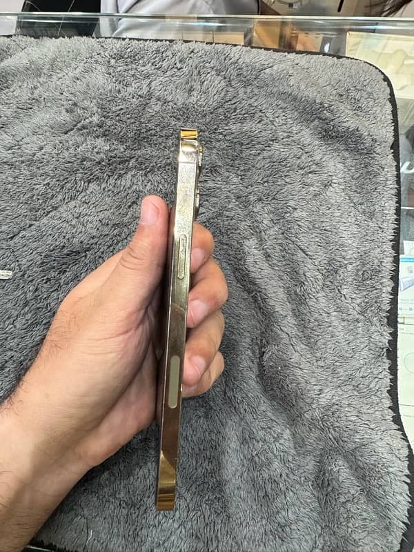i phone 12 pro max 1
