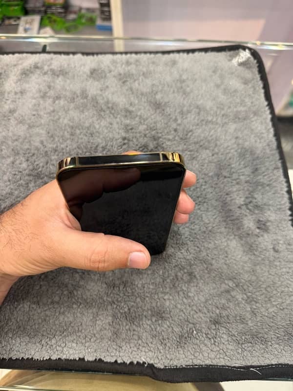 i phone 12 pro max 3
