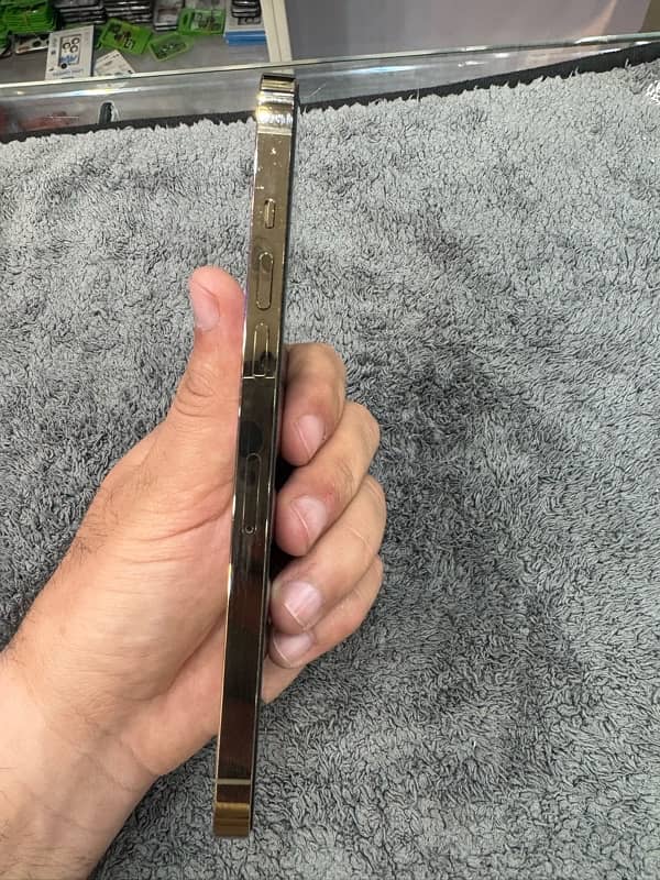 i phone 12 pro max 5