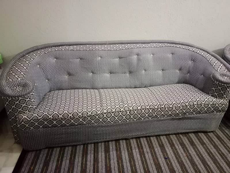 Stylish & Comfy Sofa for Sale – Great Condition 0