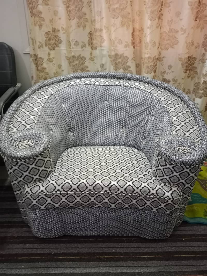 Stylish & Comfy Sofa for Sale – Great Condition 2