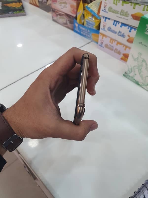 ram&gb. 64.   condition 10/10. Battery health 76. single sim pta prove 2