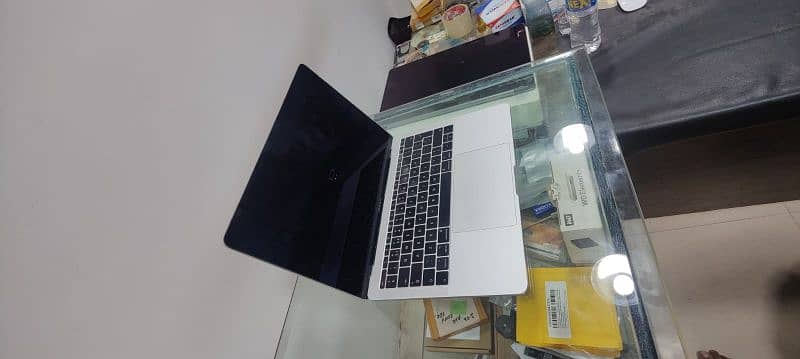 Apple Macbook Pro 2017 2