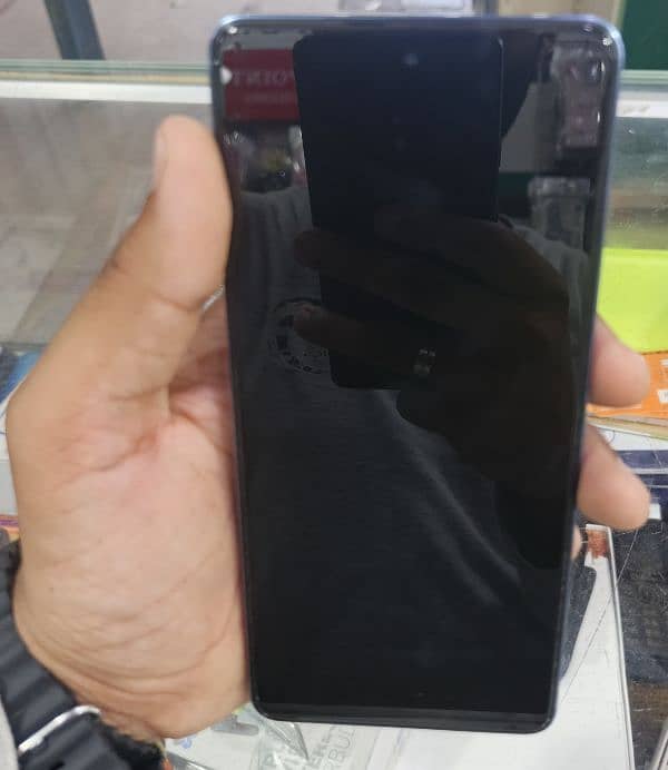 TECNO CAMON 20 : 8/255 2