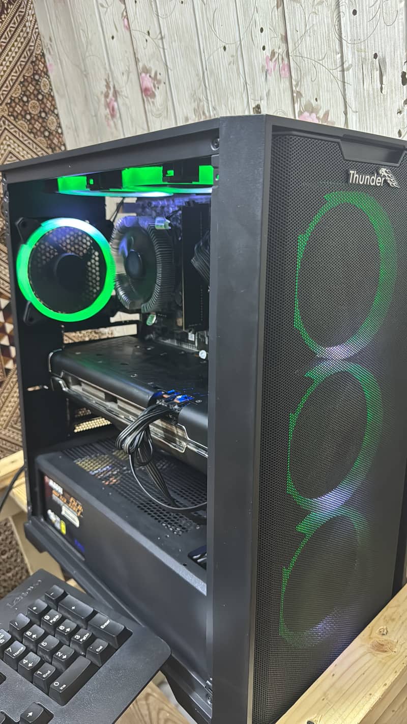 Casing with extra 4 fans Intel Core i3-6100 7x RGB Fan  1600 w supply 0