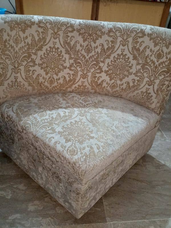 four pieces of sofa 0
