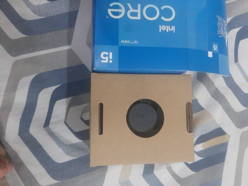 Intel Core i5 12400f with box and cooler 0