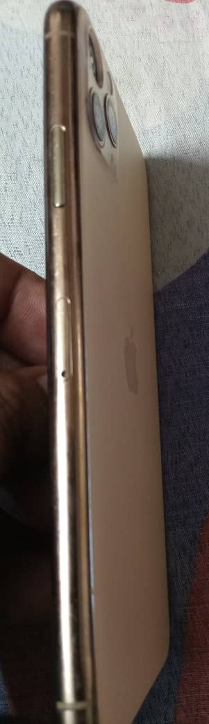 Apple iPhone 11 Pro Max 2