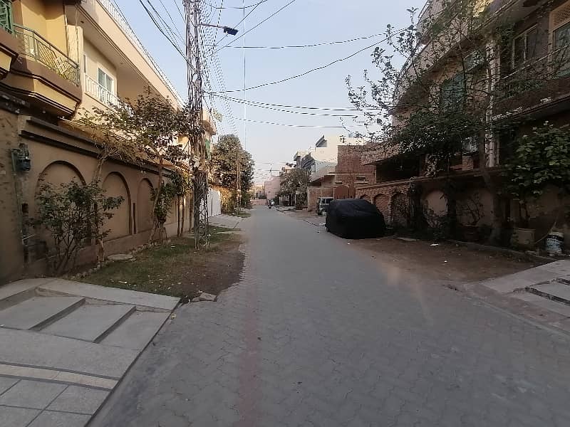 10 Marla House For Sale In The Perfect Location Of Marghzar Officers Colony 4