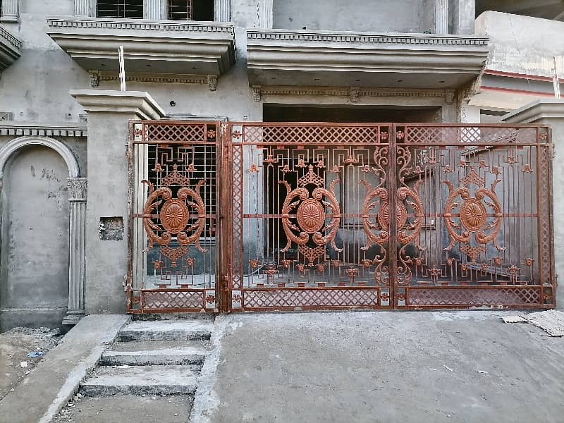 Well-constructed Grey Structure House Available For sale In Marghzar Officers Colony 0