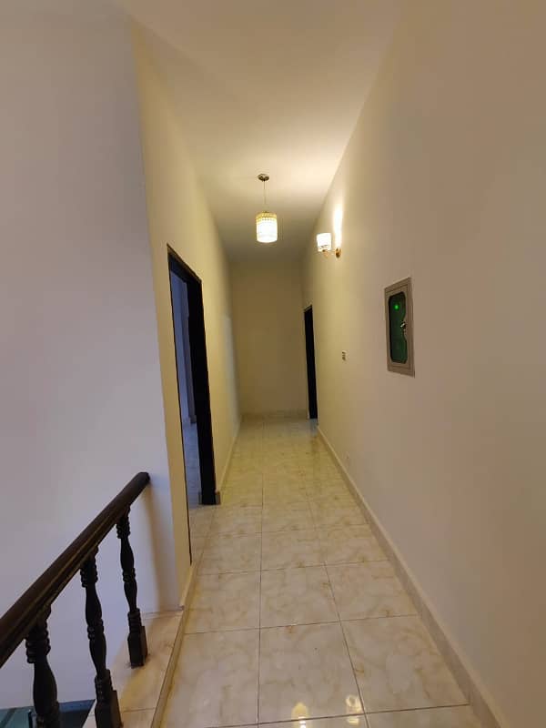 Hot Location 10 Marla Full House Available For Rent in of DHA Phase 1 4