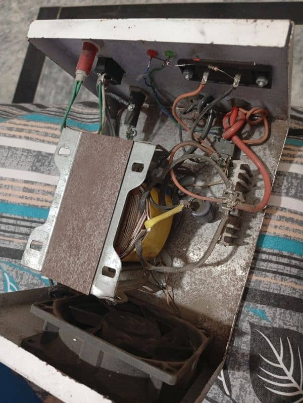 10 Amp battery charger 4