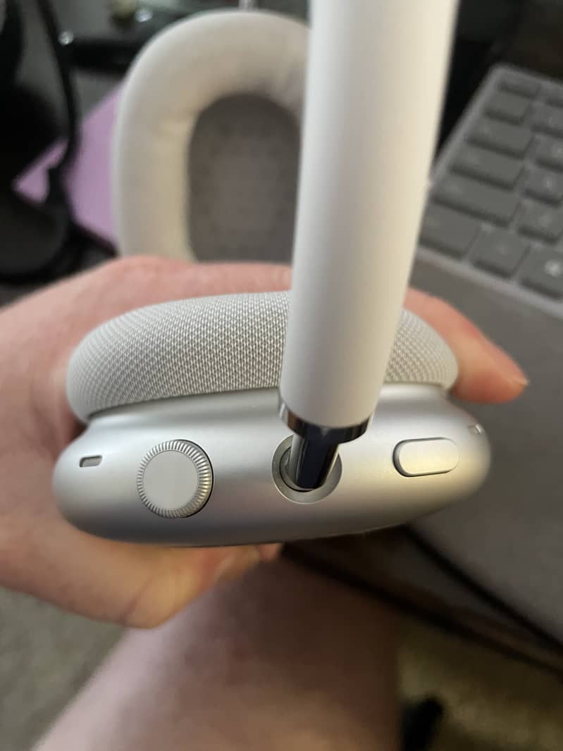 Apple AirPods Max Wireless Over-Ear Headphones, Pro-Level 9