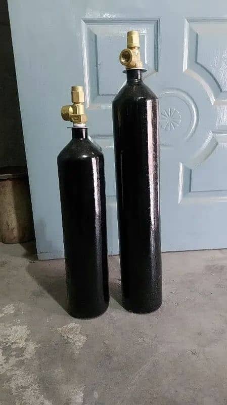 small oxygen cylinder 1