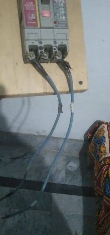 UPS hai aur ek button hai 2