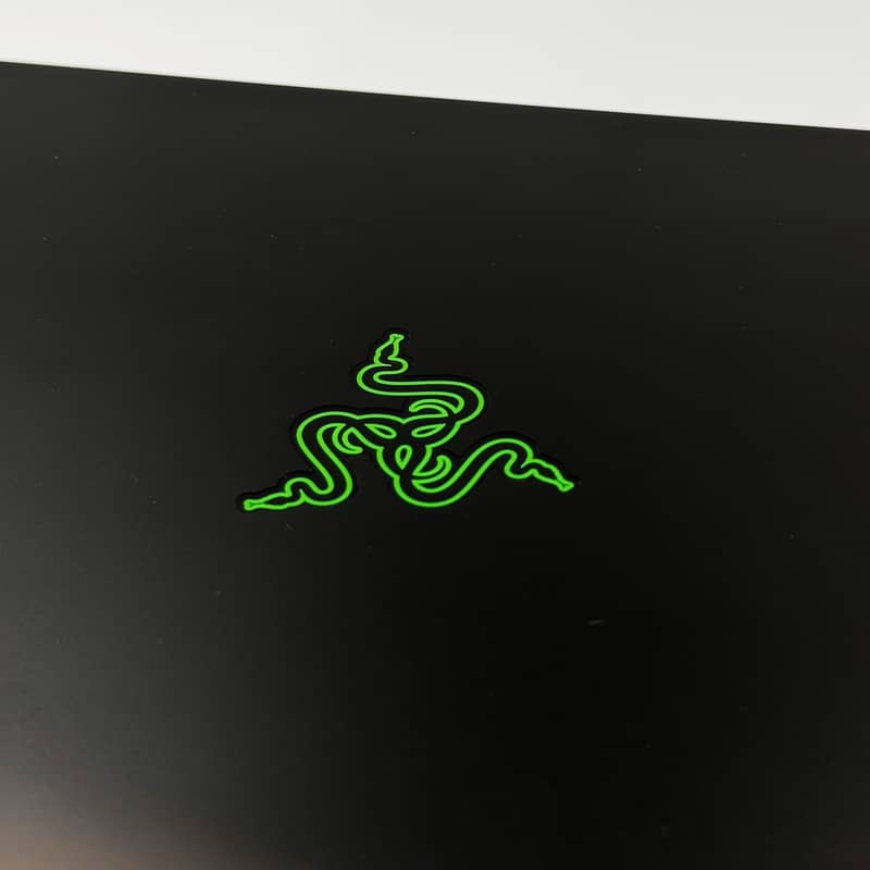 Razer Blade 15 (RTX 2070, 16GB RAM, 500GB SSD) 0