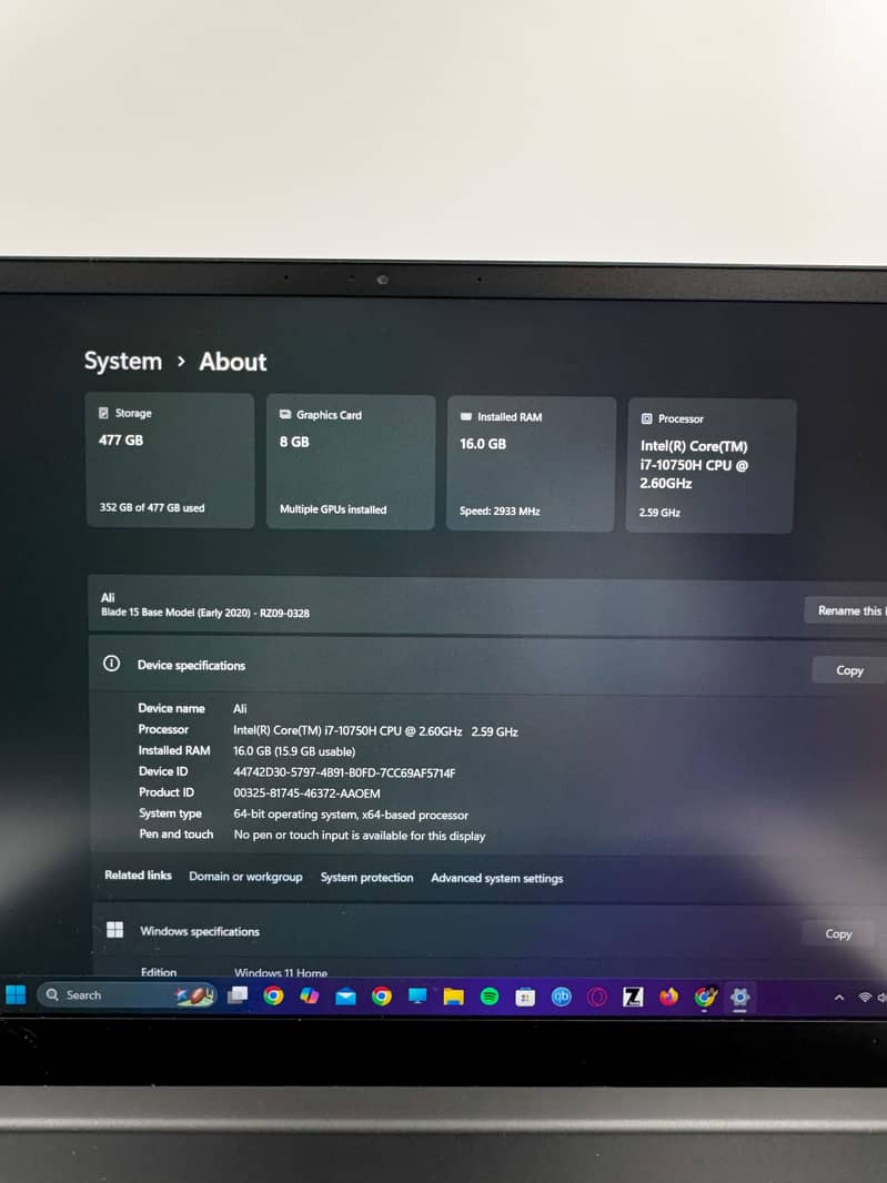 Razer Blade 15 (RTX 2070, 16GB RAM, 500GB SSD) 1