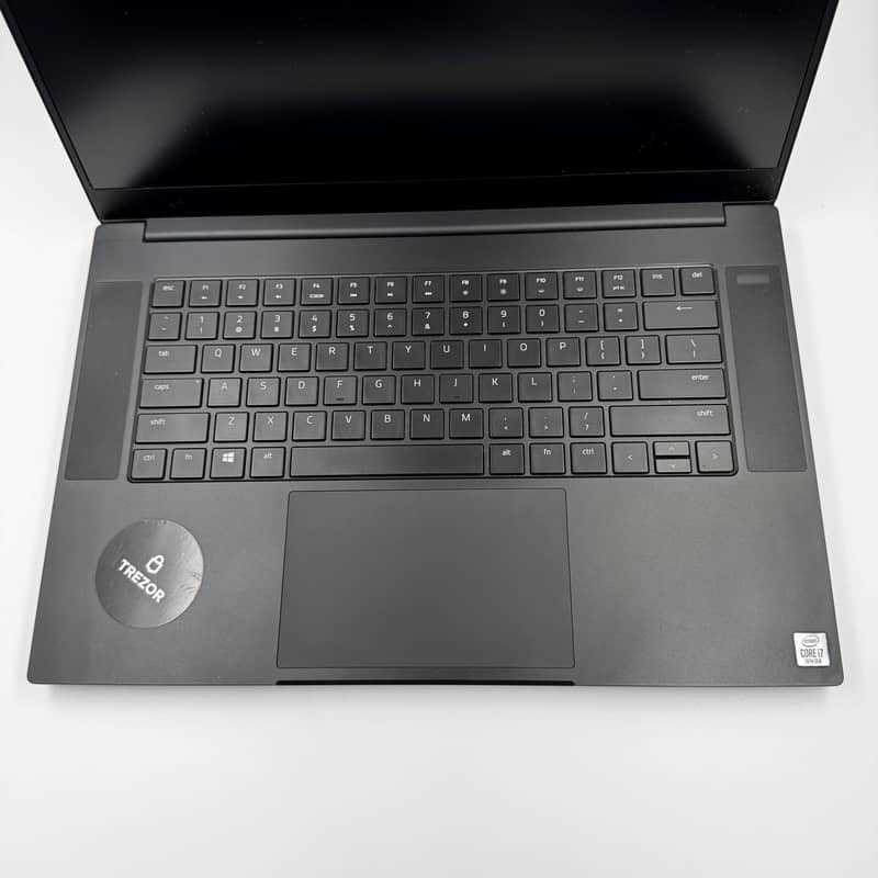 Razer Blade 15 (RTX 2070, 16GB RAM, 500GB SSD) 2
