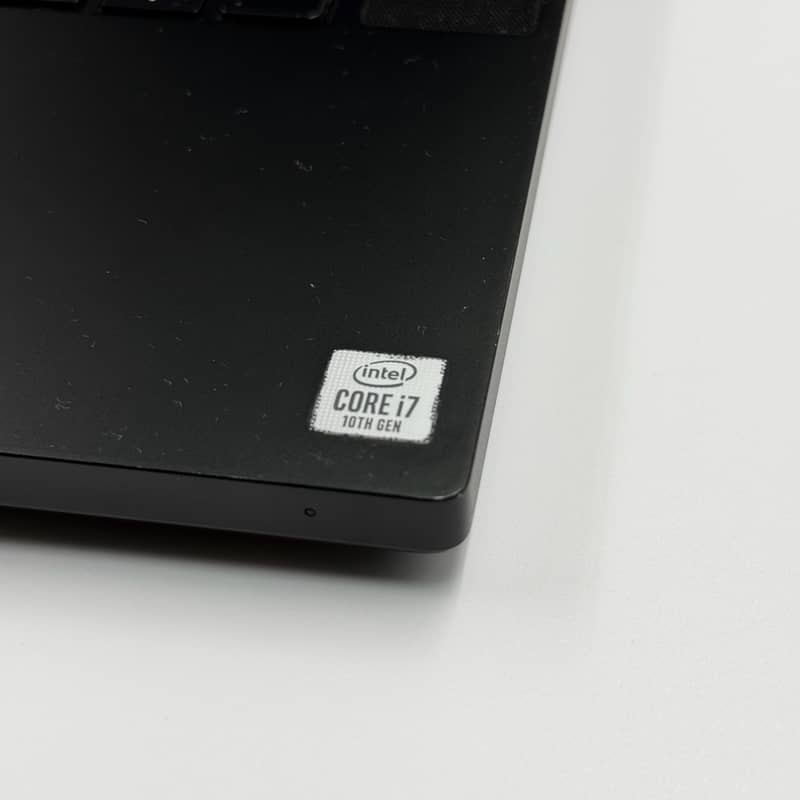 Razer Blade 15 (RTX 2070, 16GB RAM, 500GB SSD) 4