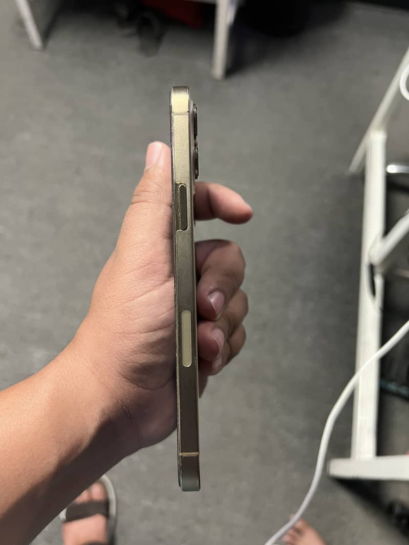 Iphone 12 Pro Max JV  82% Battery Health 6
