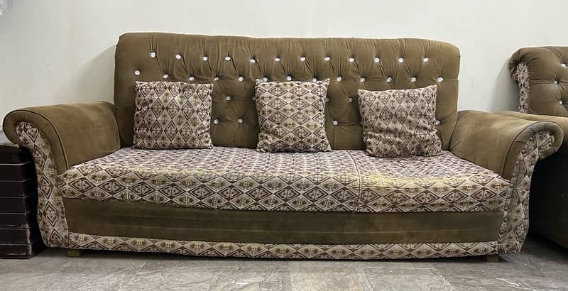 Used Sofa Set is Available 1