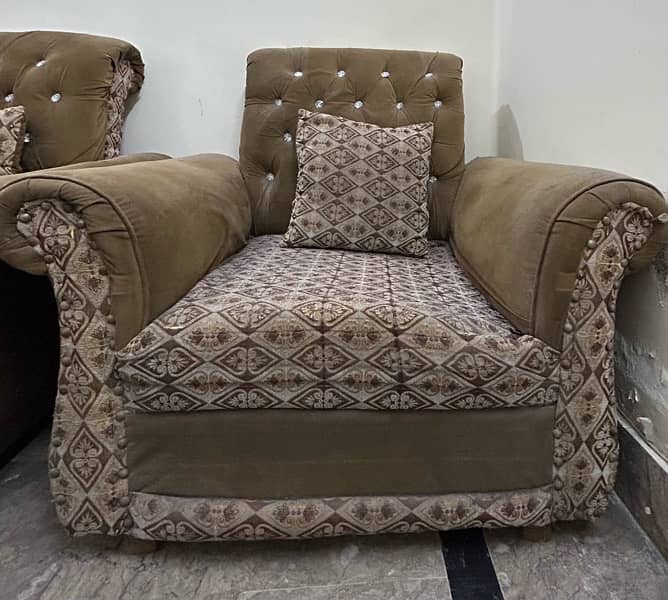 Used Sofa Set is Available 2