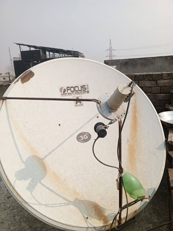 4 feet dish and receiver with 2 LNB focus export quality dish 0
