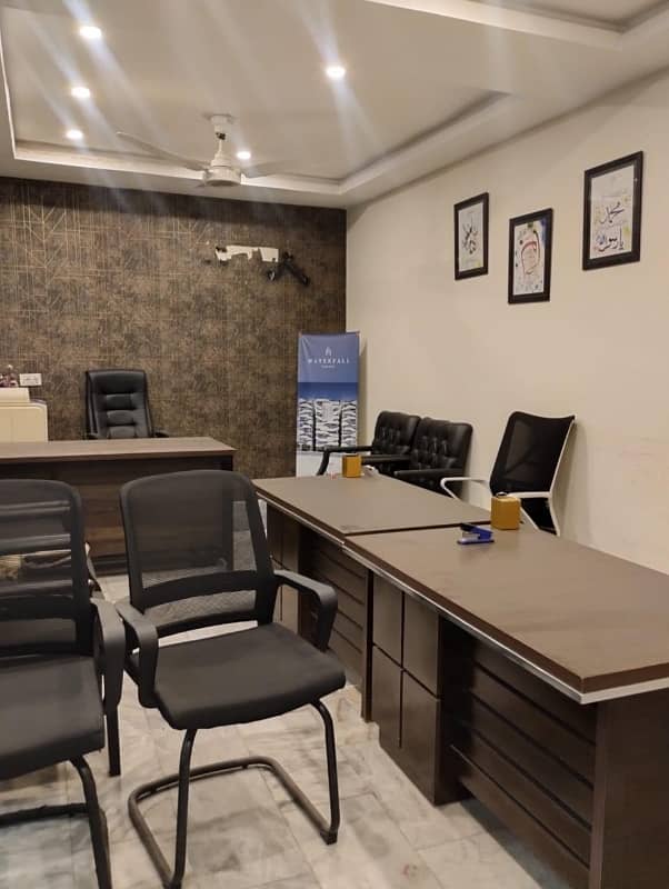 2.5 Marla Commercial Hall 2nd Floor Facing KFC Available For Rent Original Picture Original Price 3