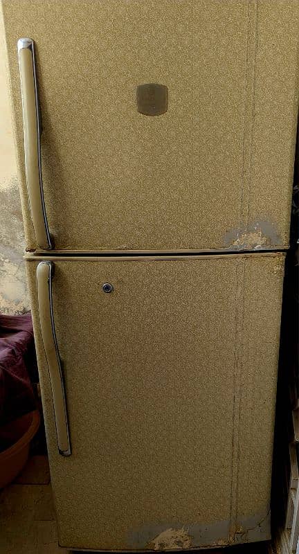 National Fridge Medium size burf b jamtee hai. 0