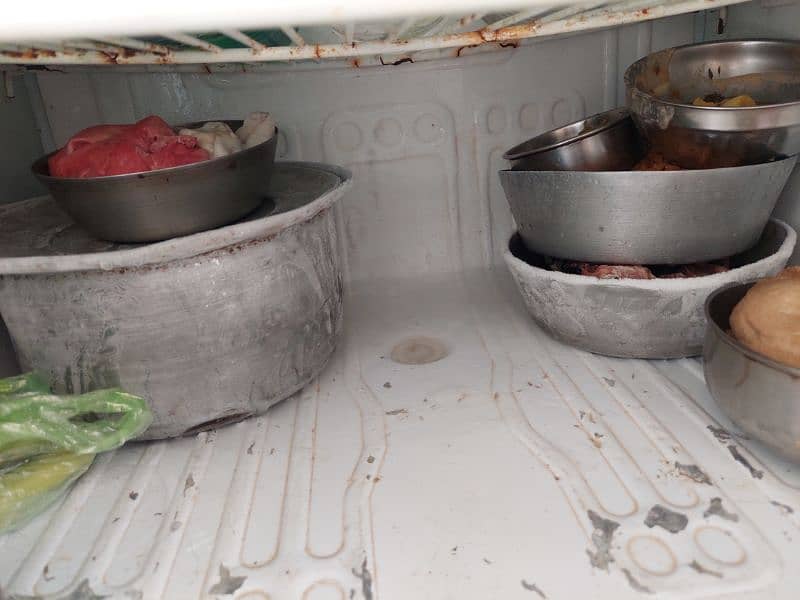 National Fridge Medium size burf b jamtee hai. 5