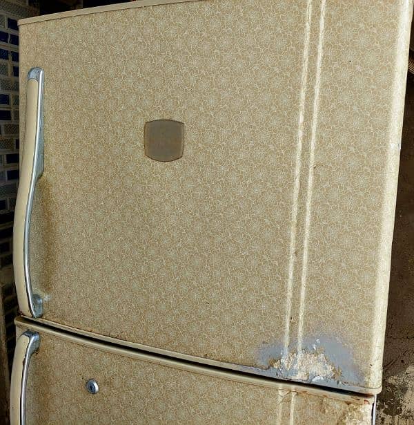 National Fridge Medium size burf b jamtee hai. 8