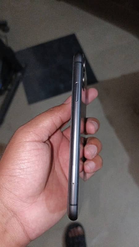 IPHONE 11 64gb ONLY SERIOUS BUYERS EXCHANGE NOT POSSIBLE 4