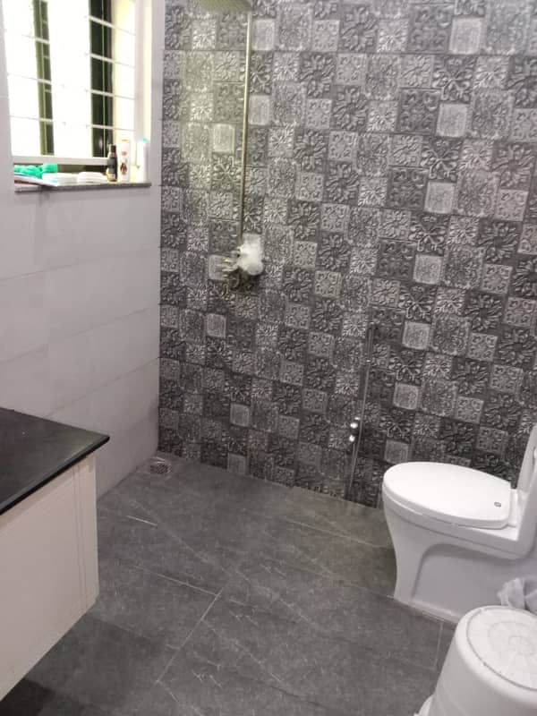 Prime location 10 Marla upper portion for rent in Jubilee Town 9
