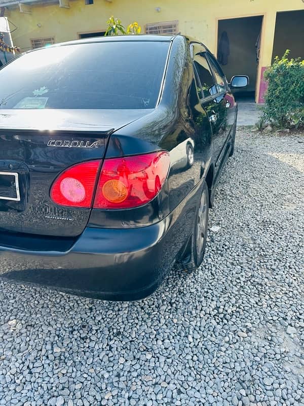 Toyota Corolla saloon 4