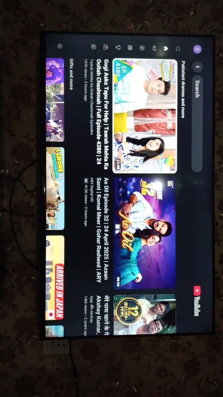 LED Malty net 43"INCH CONDITION 10/9 Android with original Remote 1