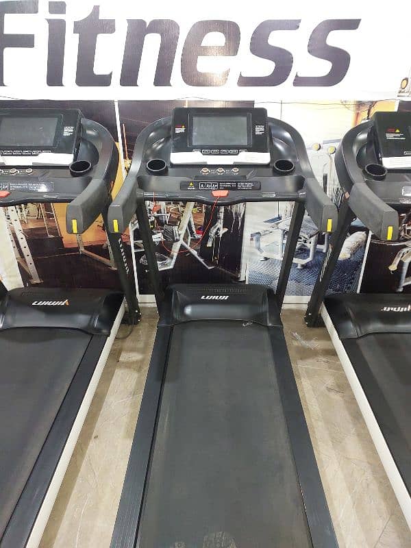 TREADMILL / RUNNING MACHINE / WALKING MACHINE / JOGGING MACHINE 1