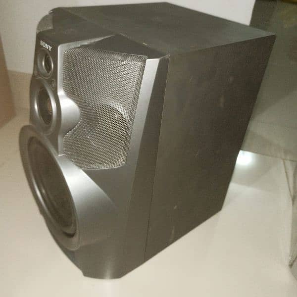urget  sele sony spekars and amp working perfact all good sound 3