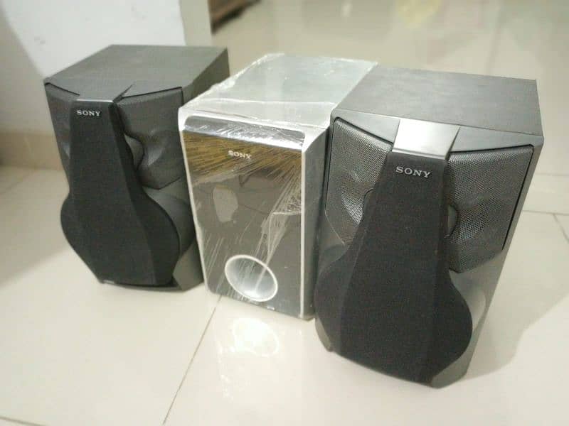urget  sele sony spekars and amp working perfact all good sound 6