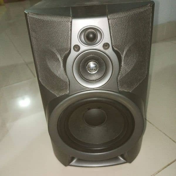 urget  sele sony spekars and amp working perfact all good sound 7