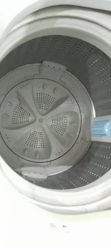 Urgent Sale Automatic Washing Machine 4