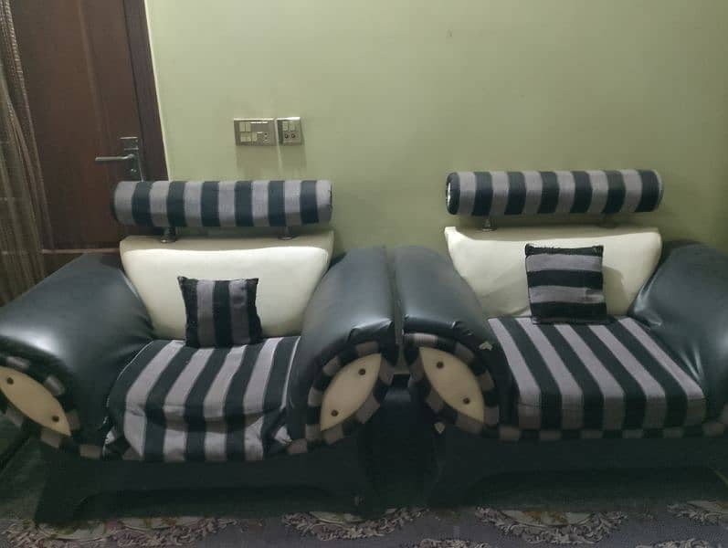 seven seater with center table 2