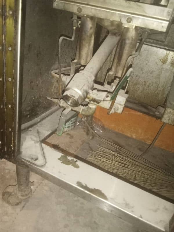 Double deep fryer with its accessories 1