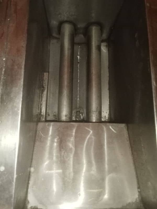Double deep fryer with its accessories 2