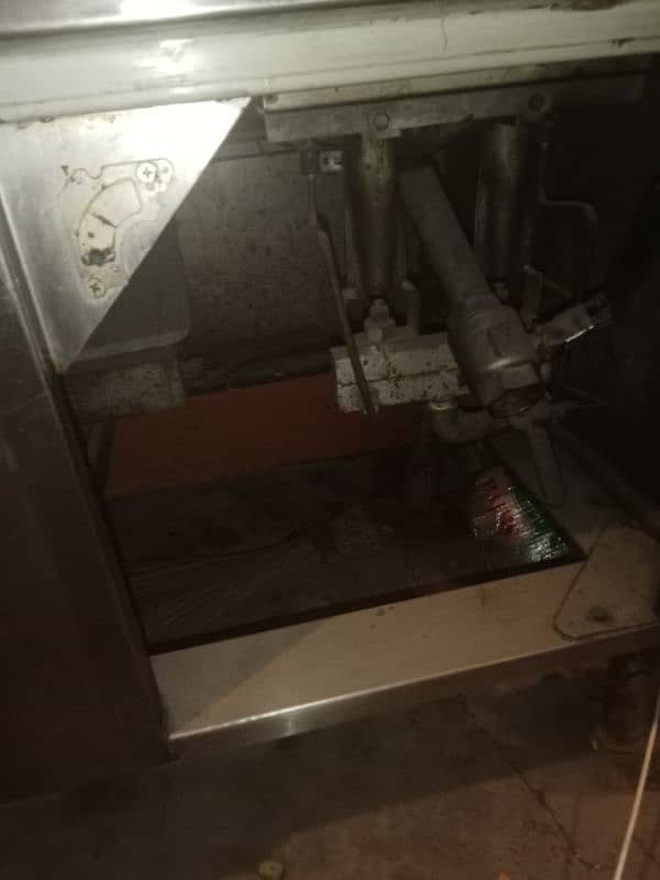 Double deep fryer with its accessories 3